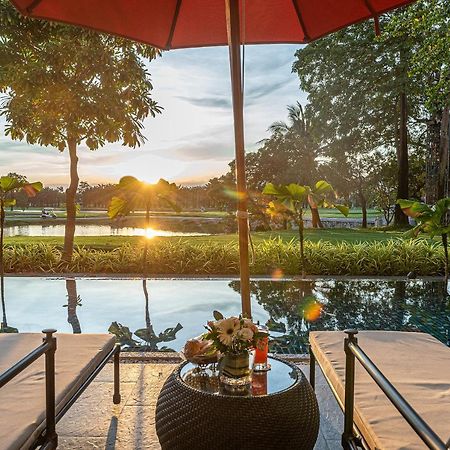 Summit Windmill Golf Suite Hotel At Suvarnabhumi Bangkok Zewnętrze zdjęcie View of the golf course from the clubhouse