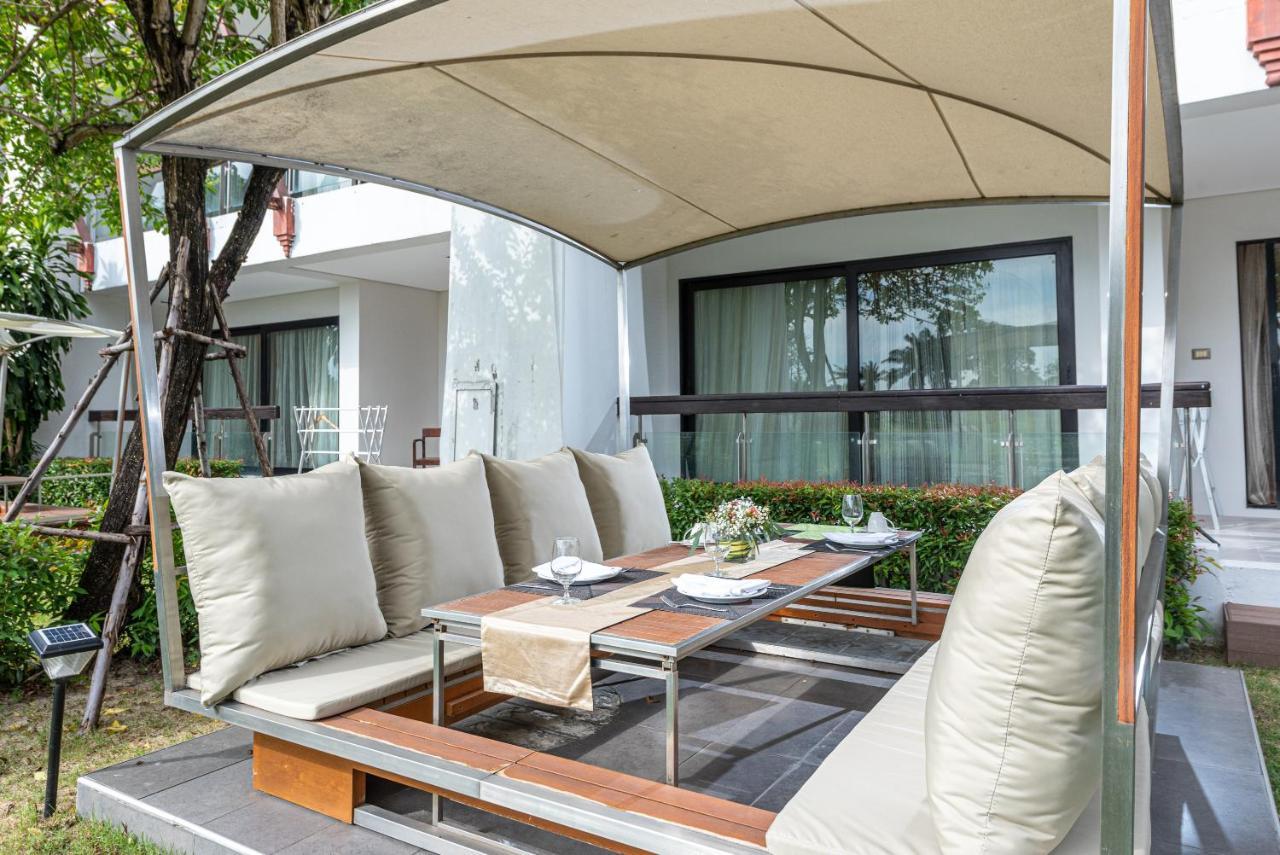 Summit Windmill Golf Suite Hotel At Suvarnabhumi Bangkok Zewnętrze zdjęcie A patio set