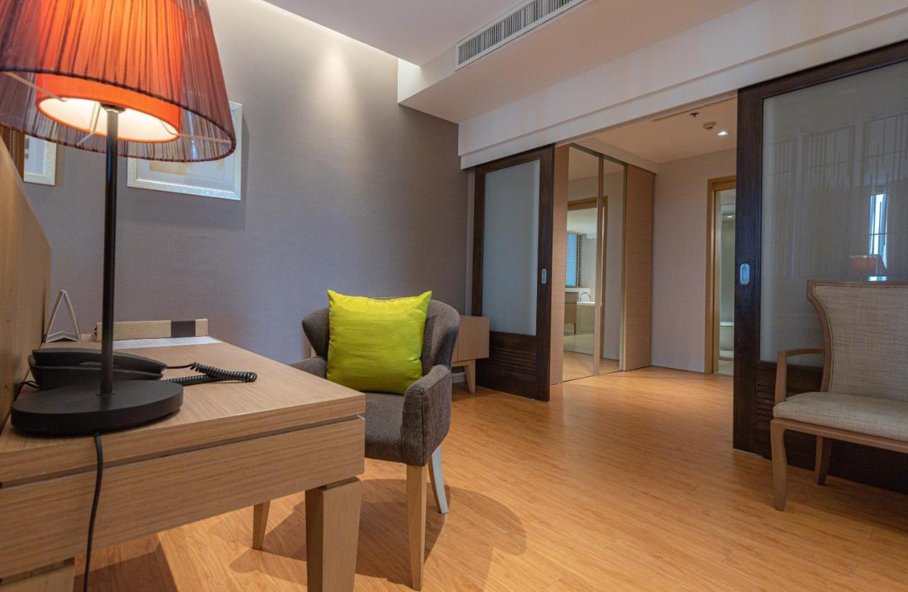 Summit Windmill Golf Suite Hotel At Suvarnabhumi Bangkok Zewnętrze zdjęcie A room at the hotel