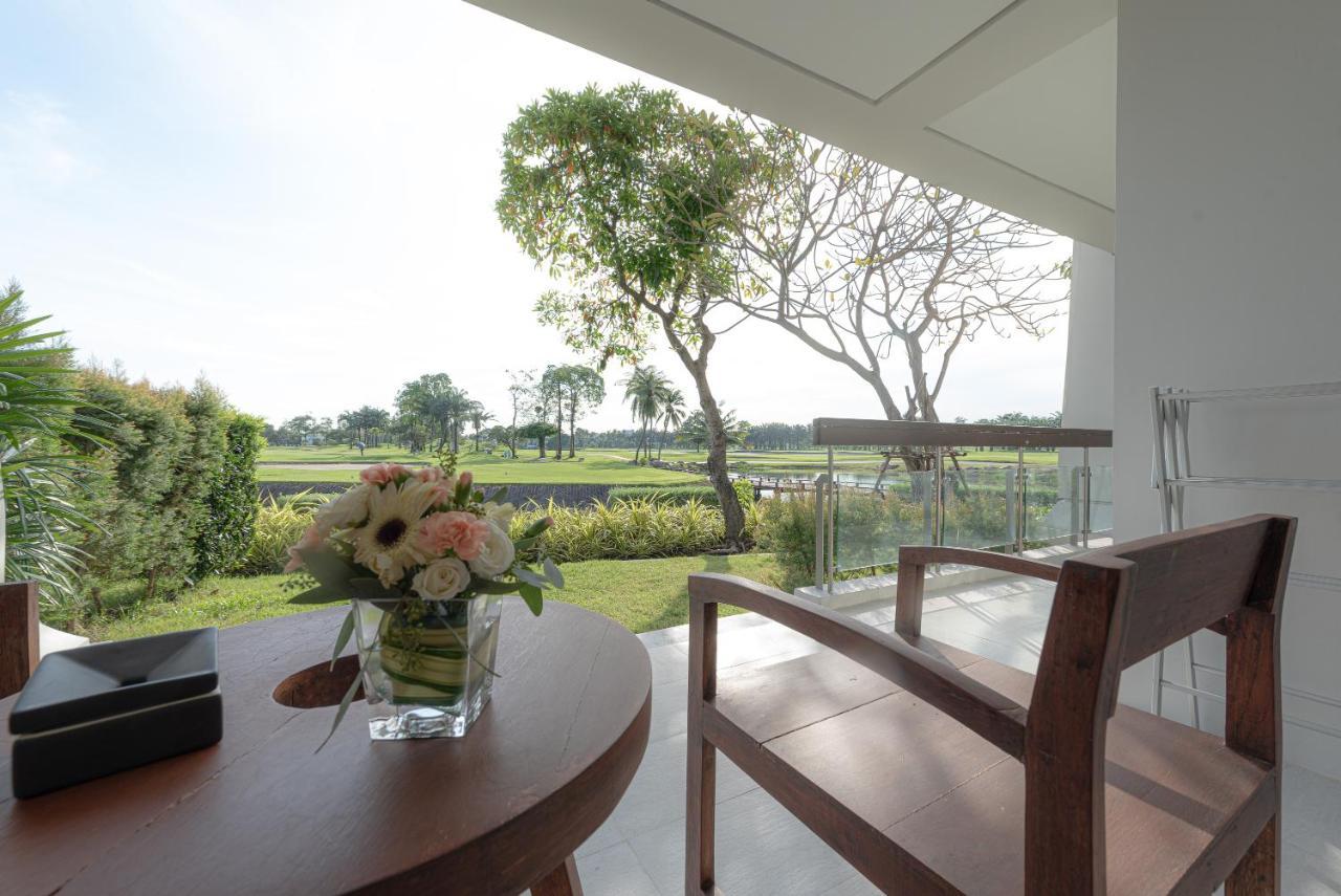 Summit Windmill Golf Suite Hotel At Suvarnabhumi Bangkok Zewnętrze zdjęcie View from a room at the hotel