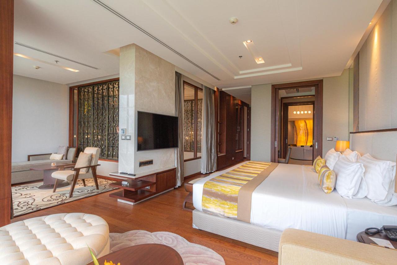 Summit Windmill Golf Suite Hotel At Suvarnabhumi Bangkok Zewnętrze zdjęcie A suite at the hotel