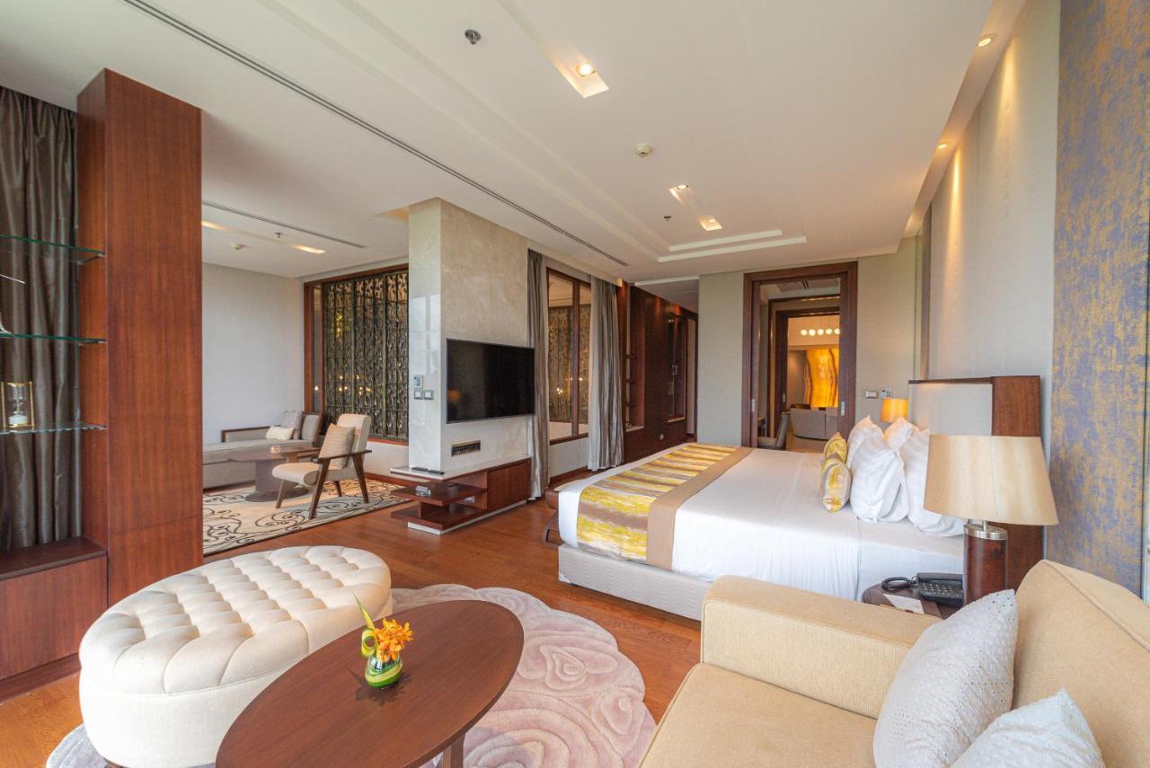 Summit Windmill Golf Suite Hotel At Suvarnabhumi Bangkok Zewnętrze zdjęcie Suite at the Taj Bengal