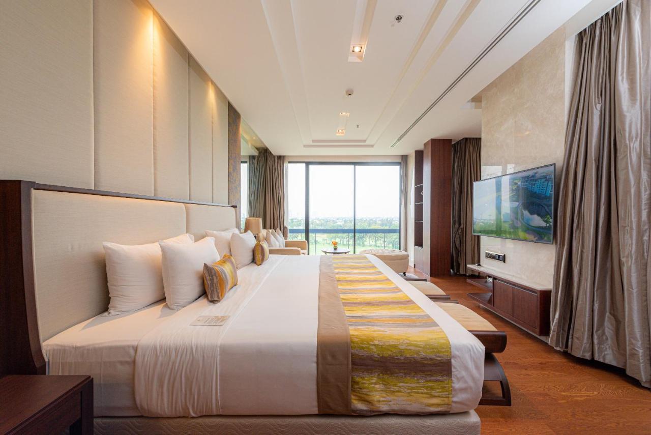 Summit Windmill Golf Suite Hotel At Suvarnabhumi Bangkok Zewnętrze zdjęcie A bedroom at the hotel